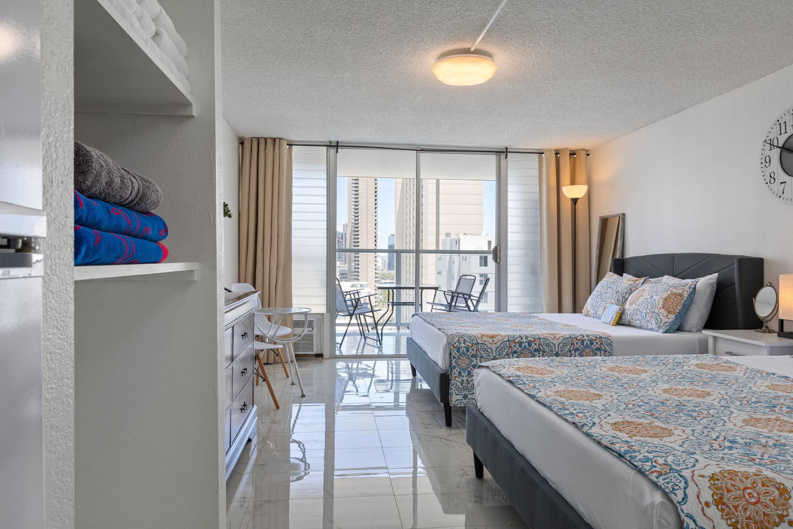 Condo in Honolulu · ★4.82 · 1 bedroom · 2 beds · 1 private bath - Image 17