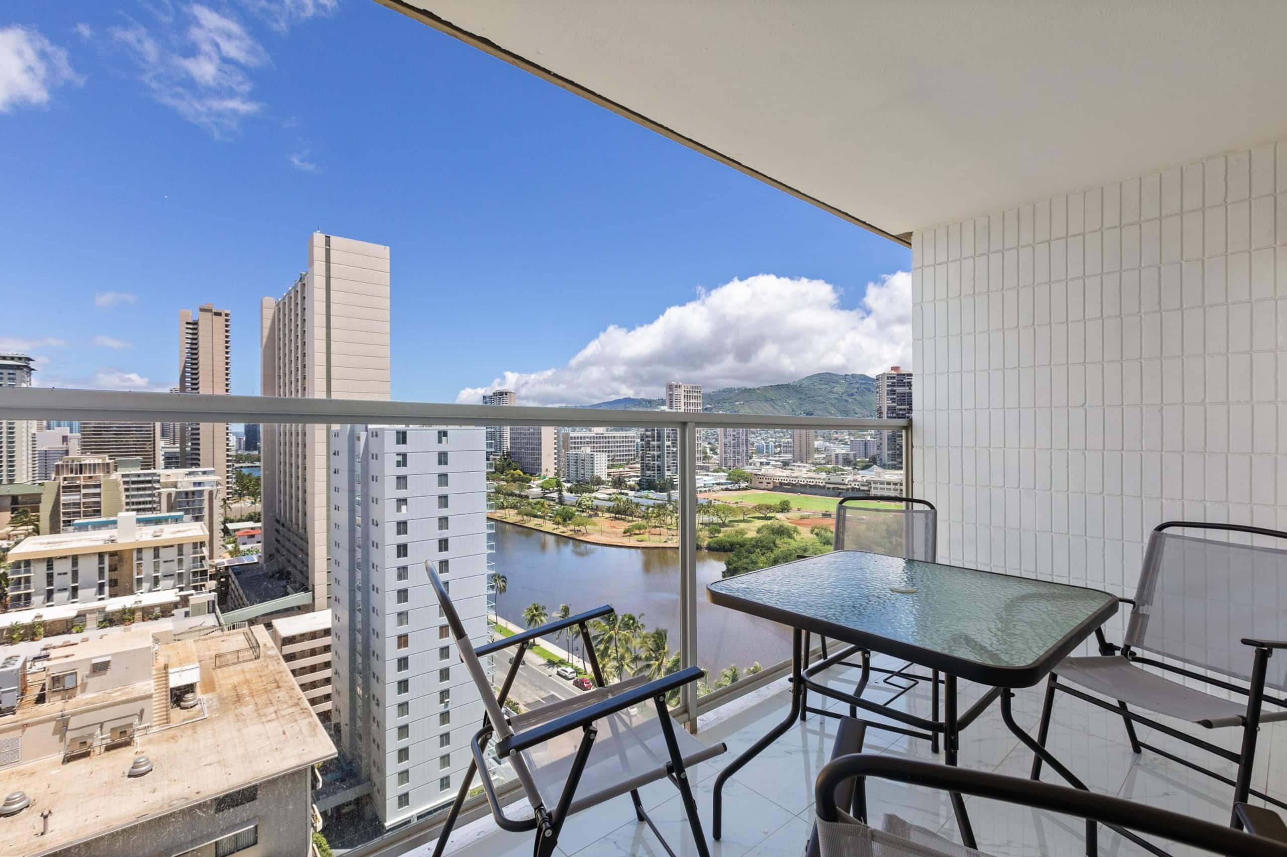 Condo in Honolulu · ★4.82 · 1 bedroom · 2 beds · 1 private bath - Image 26