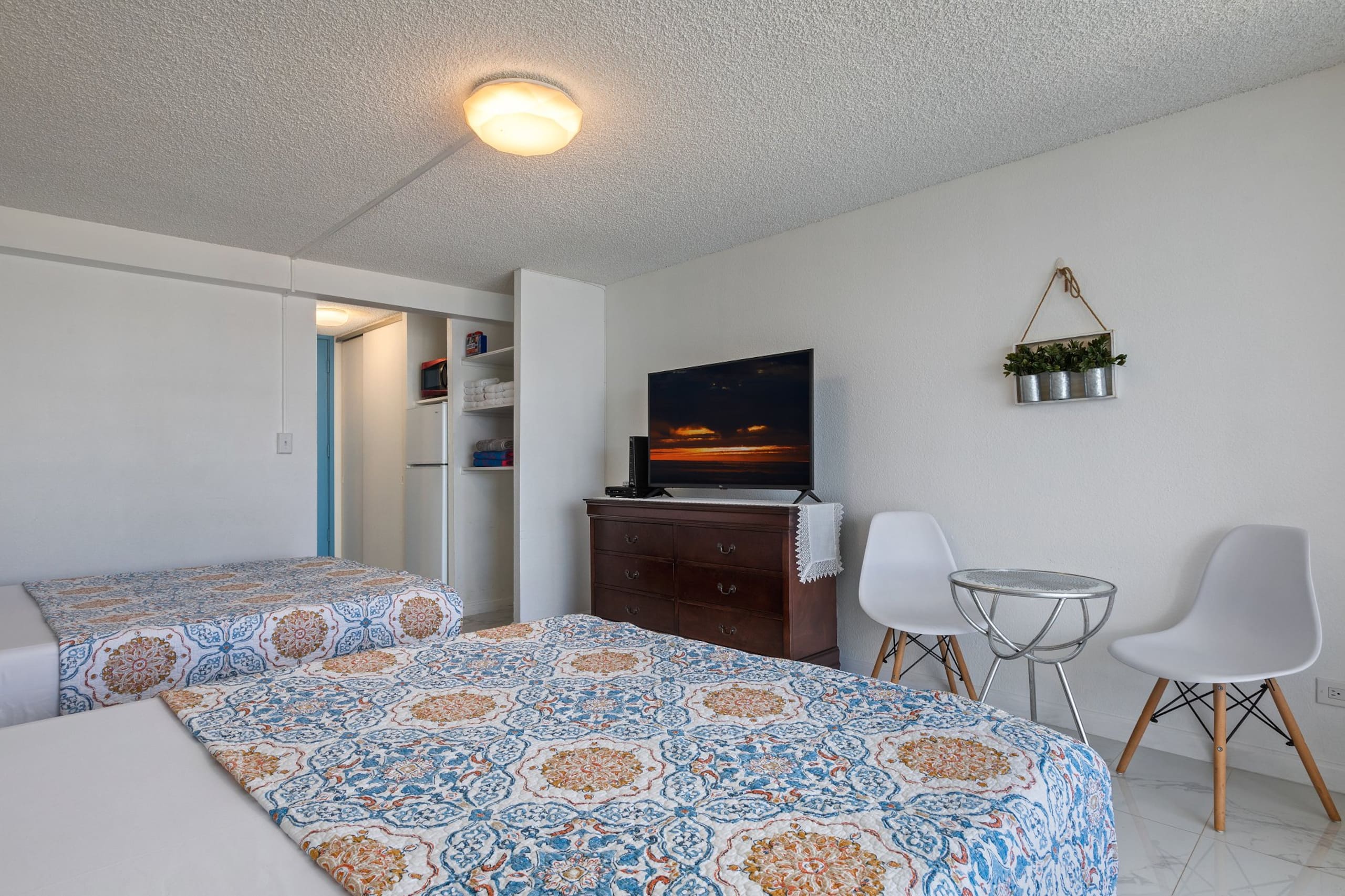 Condo in Honolulu · ★4.82 · 1 bedroom · 2 beds · 1 private bath - Image 18