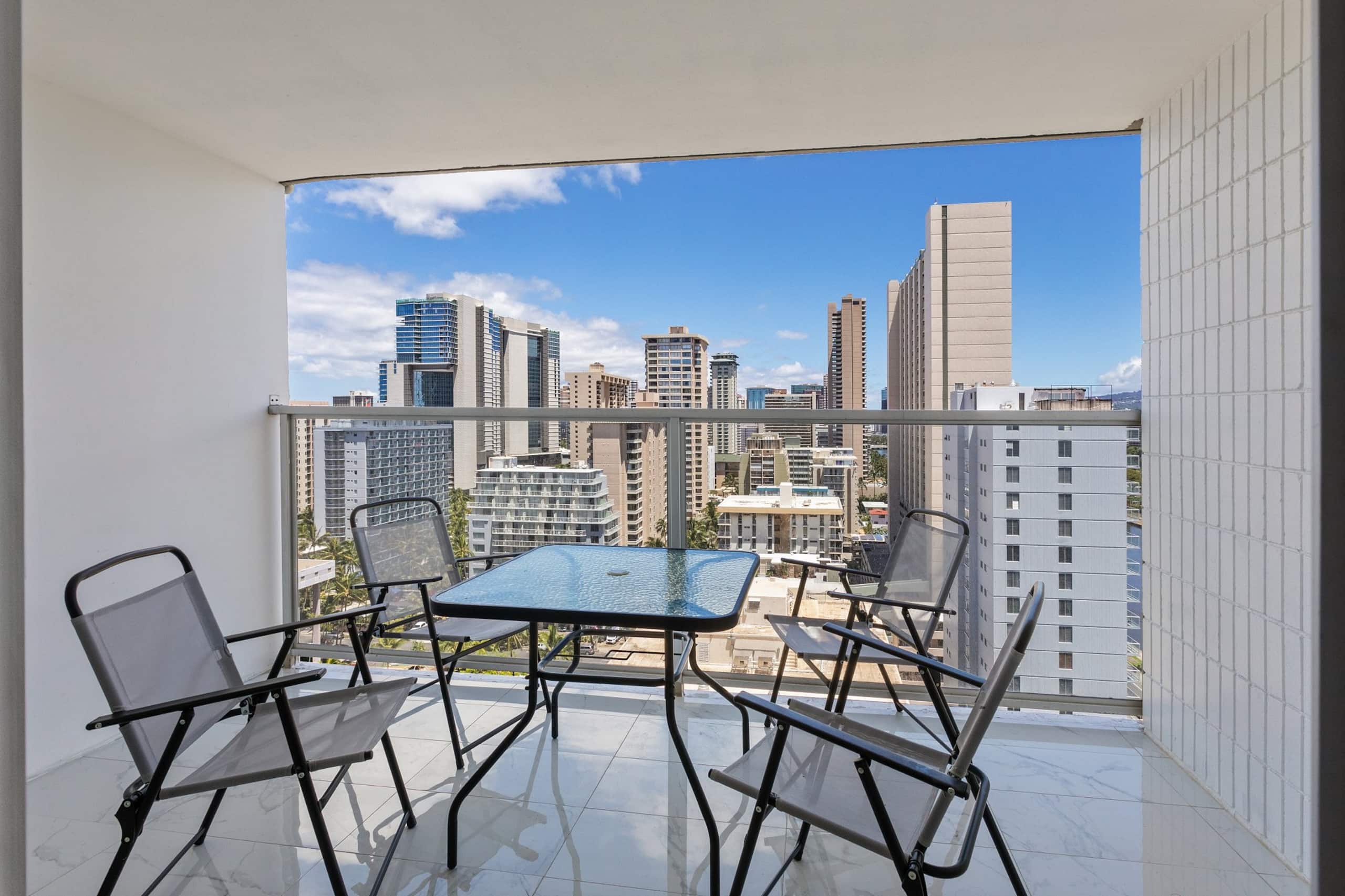 Condo in Honolulu · ★4.82 · 1 bedroom · 2 beds · 1 private bath - Image 27