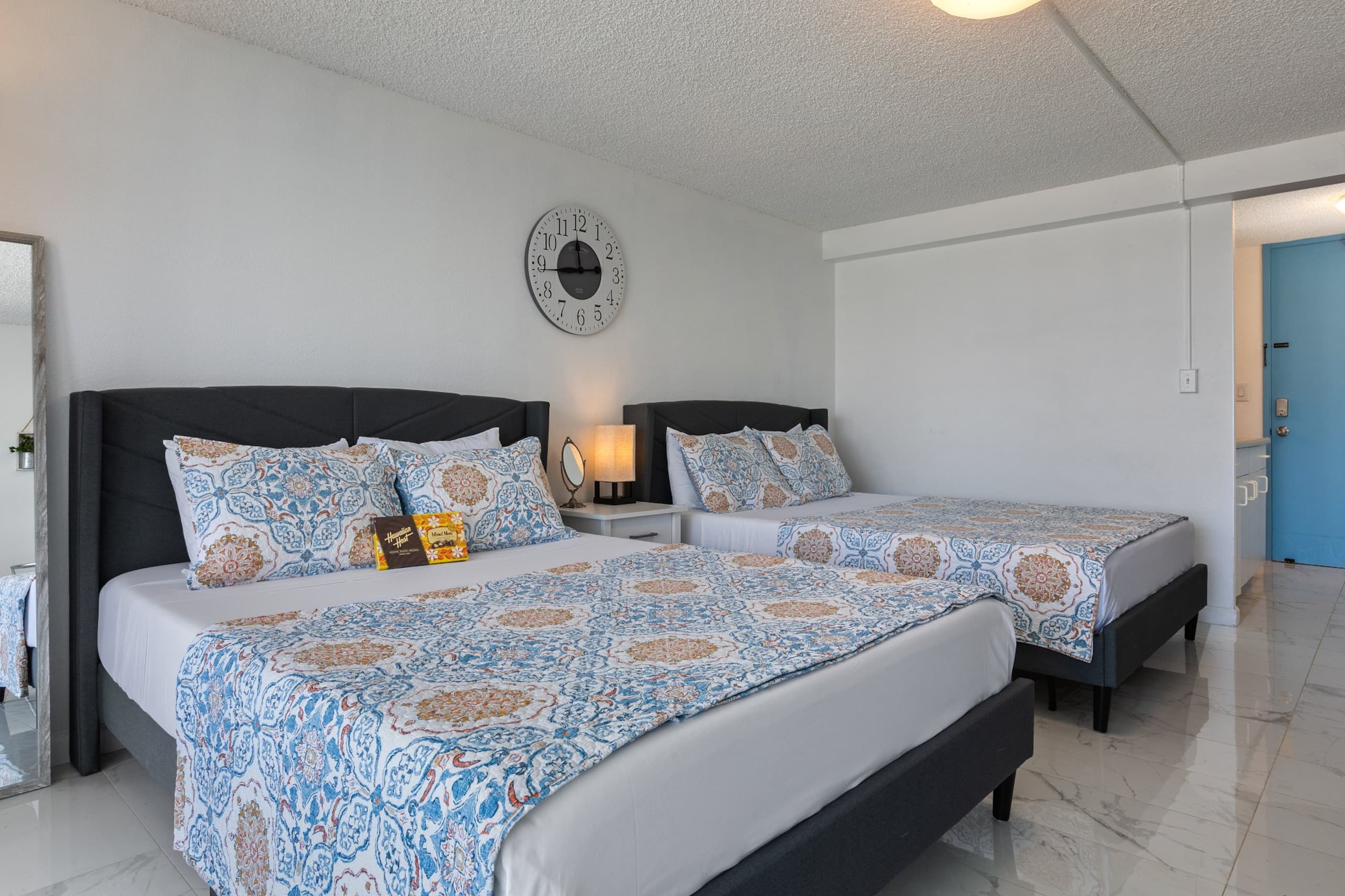 Condo in Honolulu · ★4.82 · 1 bedroom · 2 beds · 1 private bath - Image 16