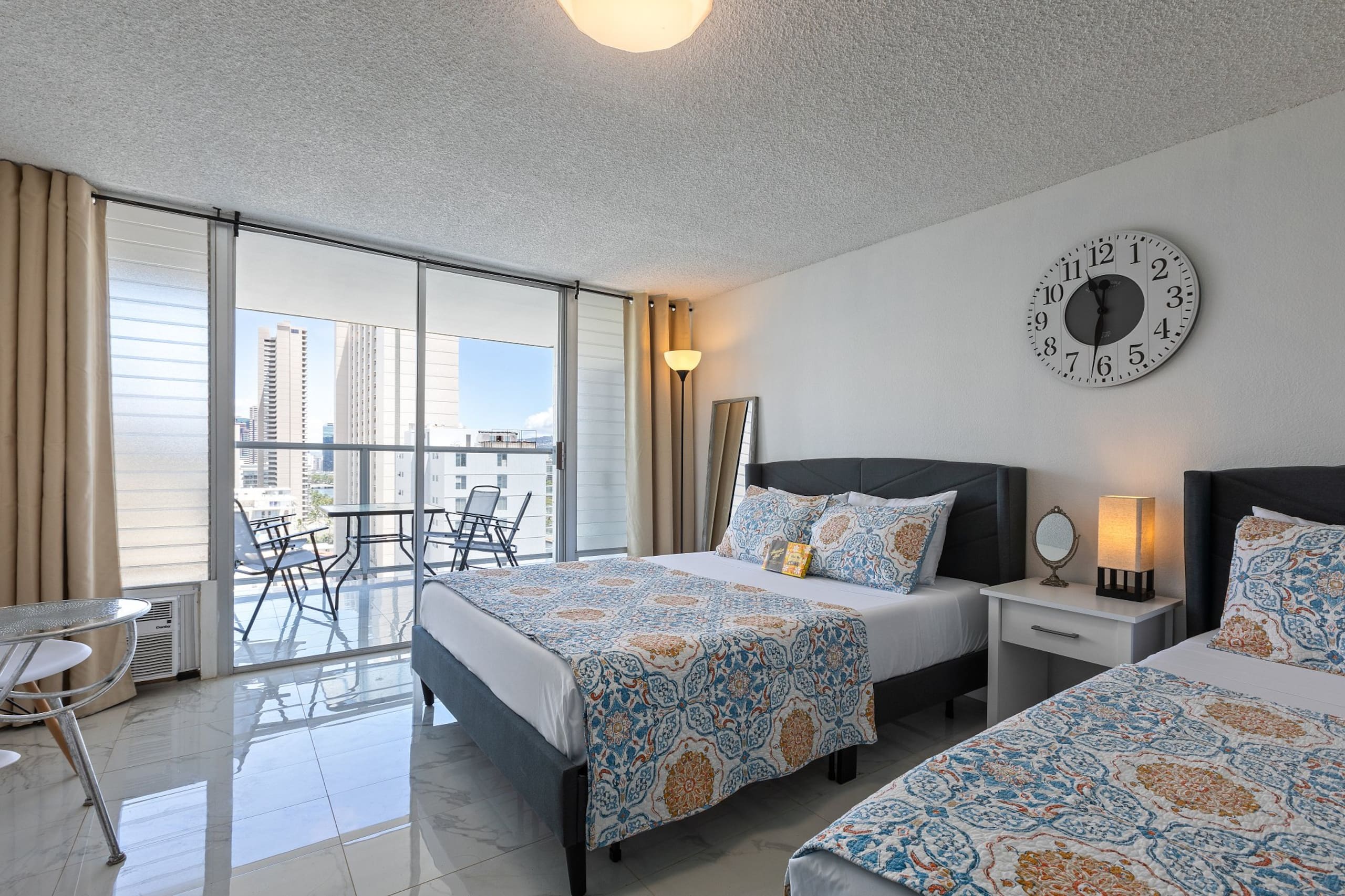 Condo in Honolulu · ★4.82 · 1 bedroom · 2 beds · 1 private bath - Image 15