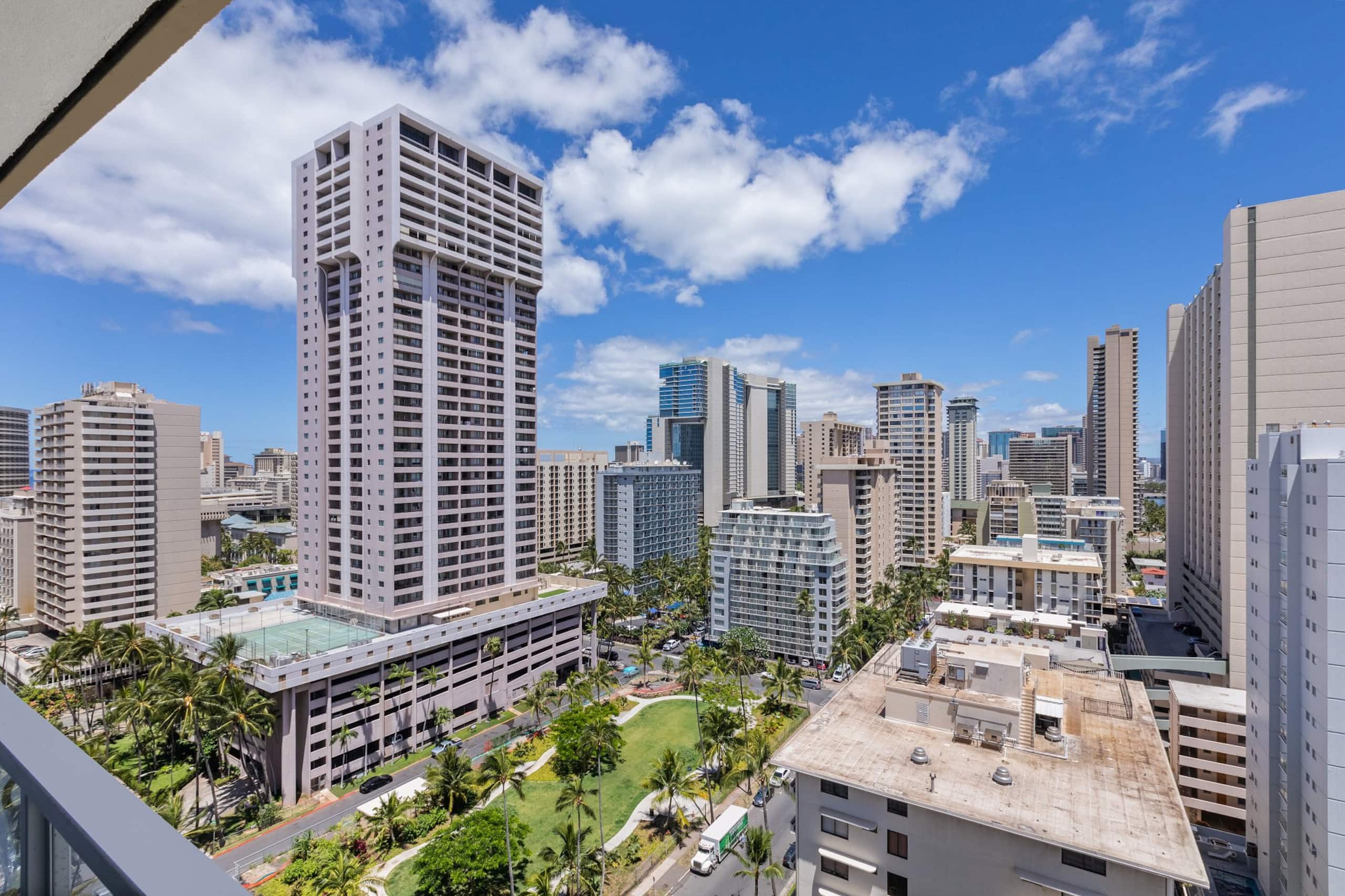 Condo in Honolulu · ★4.82 · 1 bedroom · 2 beds · 1 private bath - Image 42