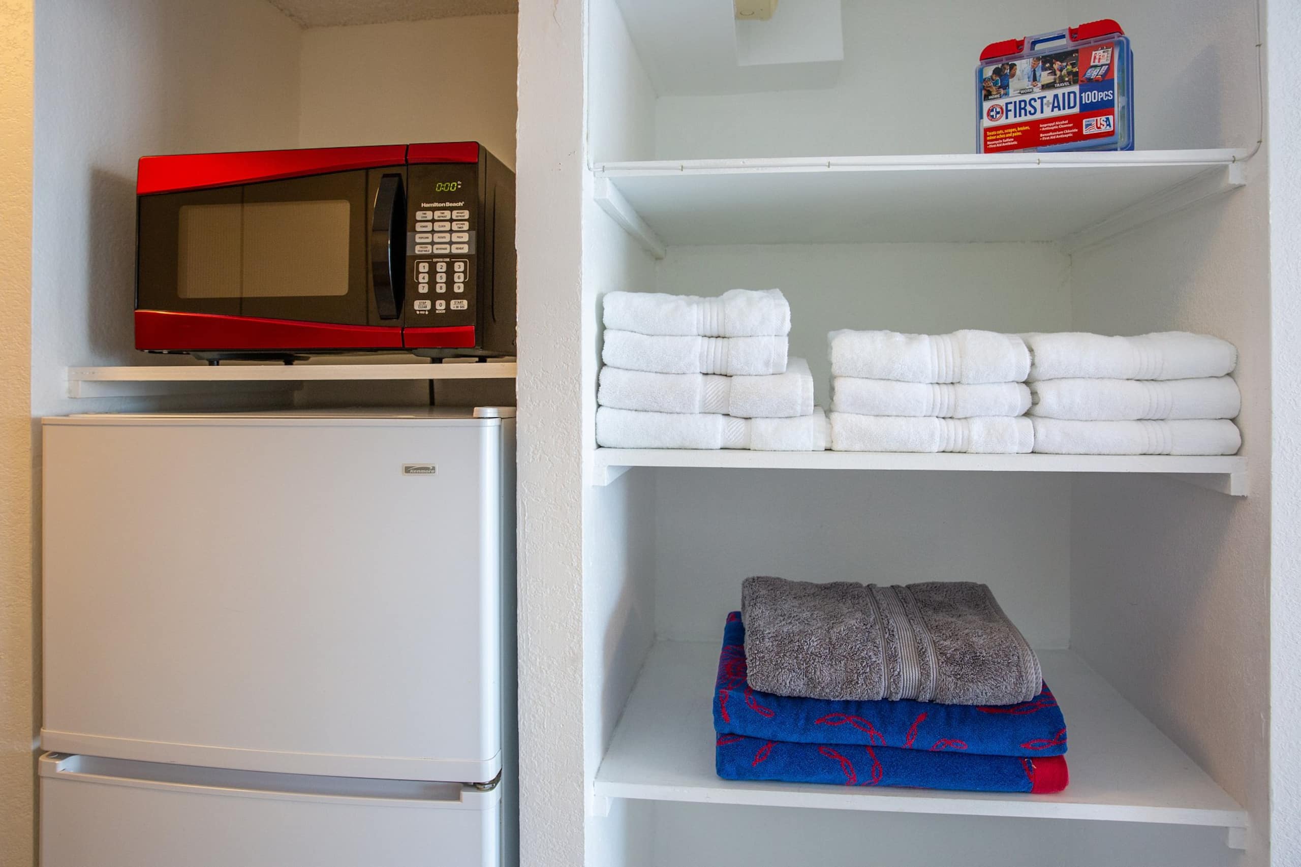 Condo in Honolulu · ★4.82 · 1 bedroom · 2 beds · 1 private bath - Image 8