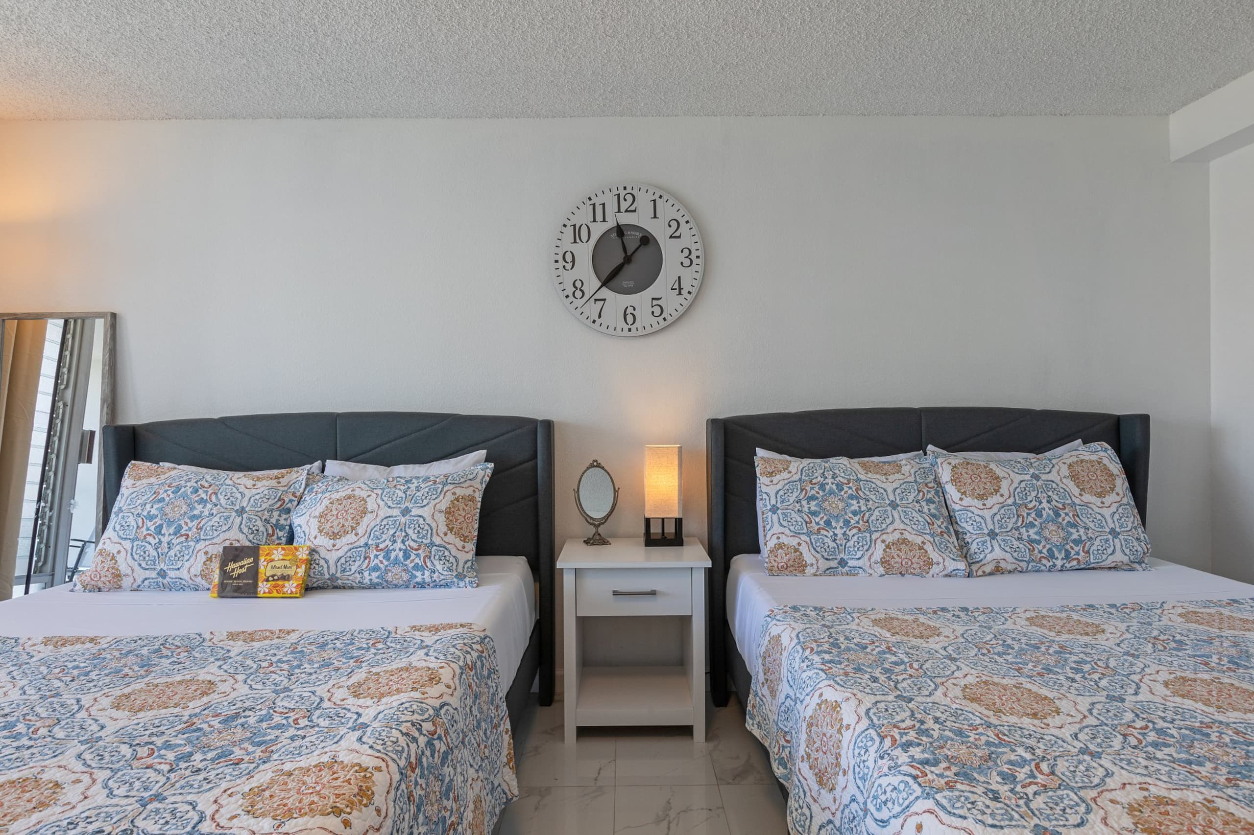 Condo in Honolulu · ★4.82 · 1 bedroom · 2 beds · 1 private bath - Image 14