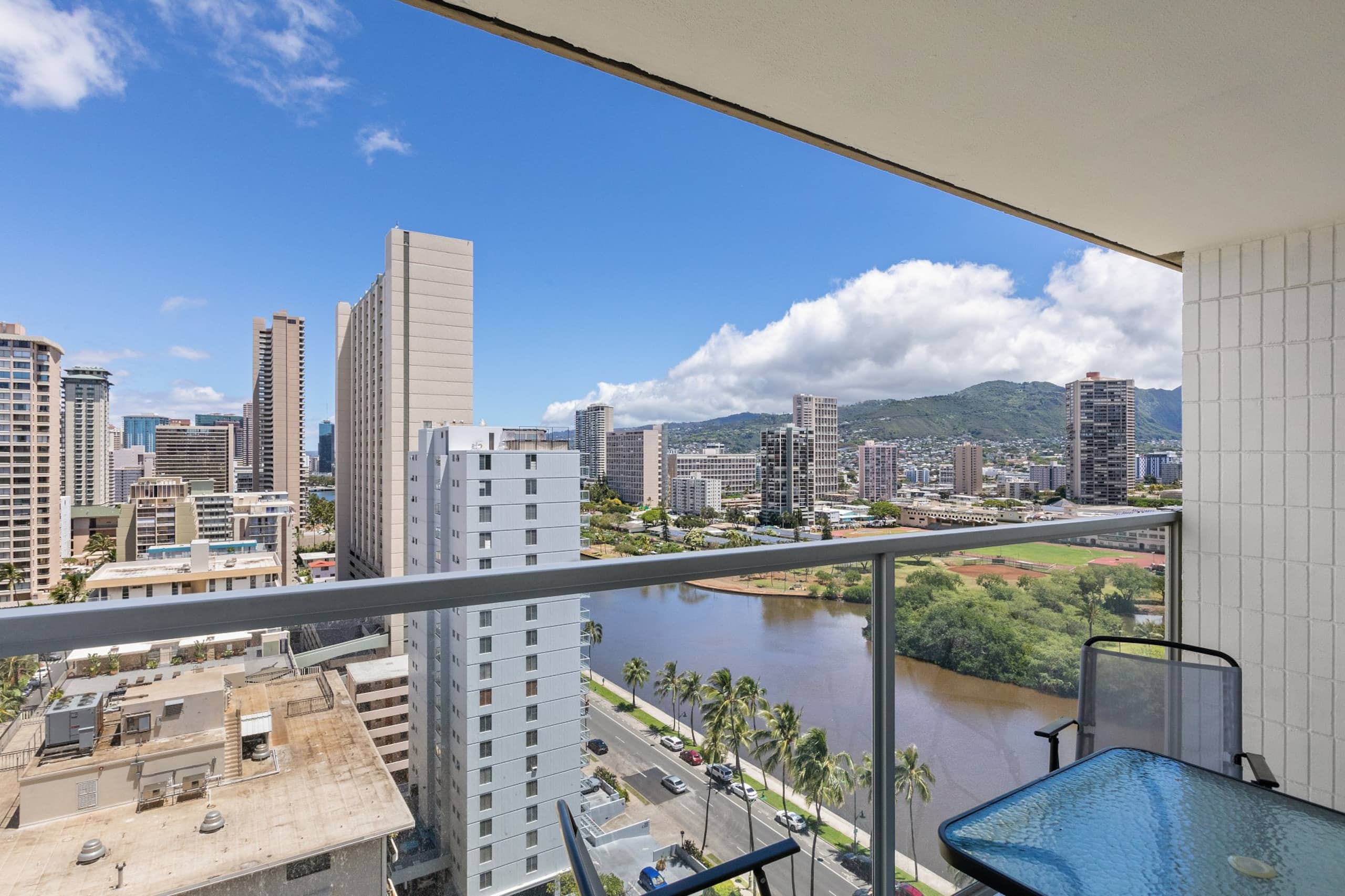 Condo in Honolulu · ★4.82 · 1 bedroom · 2 beds · 1 private bath - Image 28