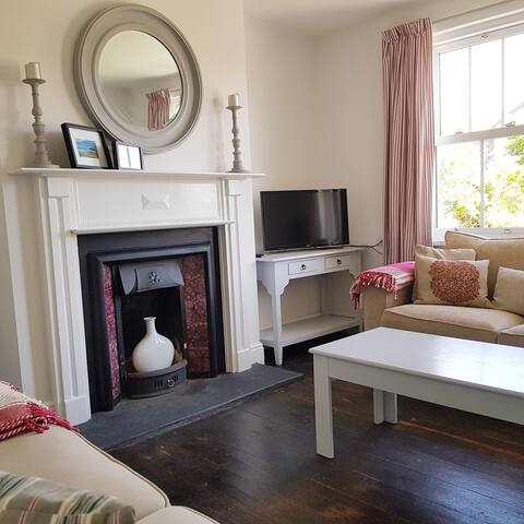 Top performing Airbnb: Cheerful family home St Merryn 4 beds & garden in St. Merryn
