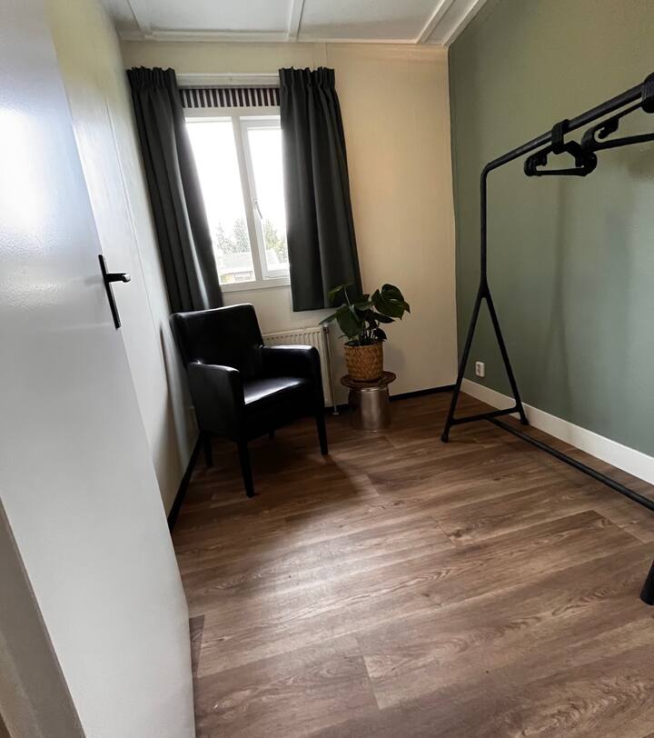 Chumba cha 3 cha nguo au uhifadhi, lakini kitanda kimoja pia kinaweza kuwekwa hapa