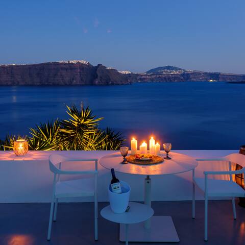 Cave Villa With Heated Plunge Pool & Caldera View gallery image 5