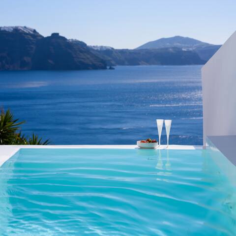 Cave Villa With Heated Plunge Pool & Caldera View gallery image 4