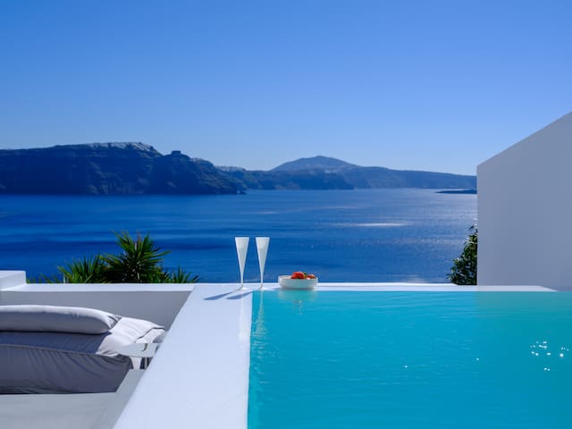 Cave Villa With Heated Plunge Pool & Caldera View