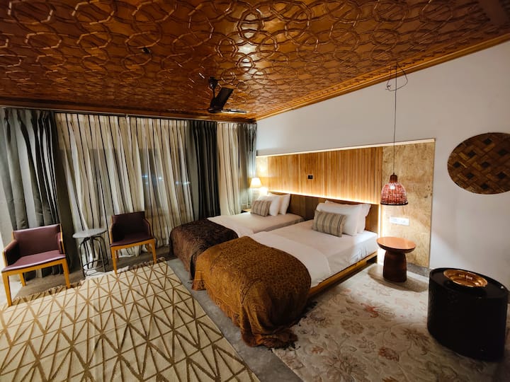 La chambre Jehlum porte le nom de la rivière principale de la vallée, le Jehlum