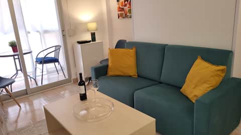 Top performing Airbnb: Beautiful studio next to Poniente beach with pool in Benidorm