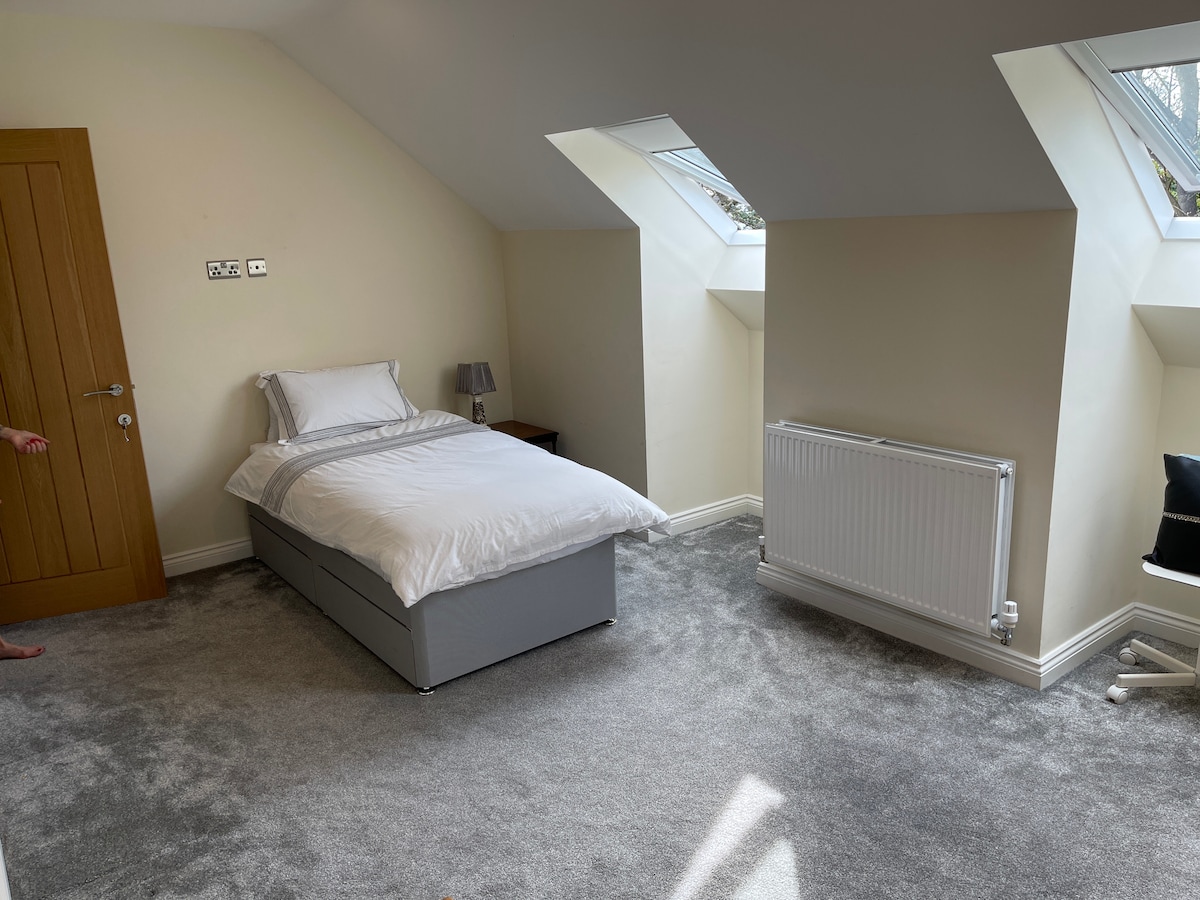 Twin Room in New House Close to Town Centre