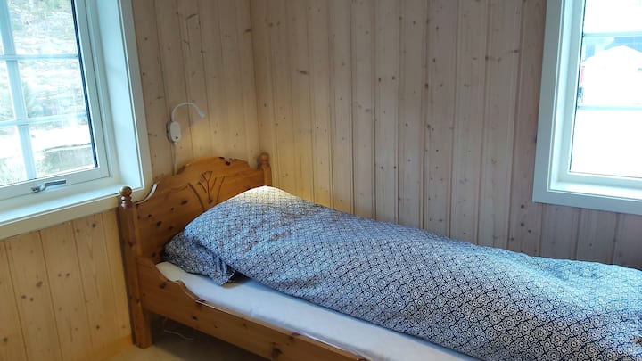 To enkeltsenge. Kan placeres sammen, hvis du vil.