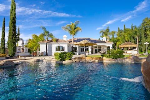 Luxury Pool Retreat, Waterslide, Grotto, Game Room