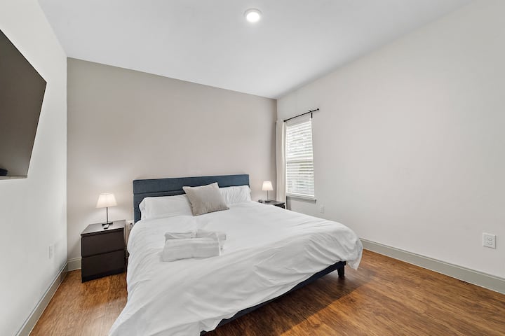 ห้องนอน 1 พร้อมฟูกขนาดคิงไซส์