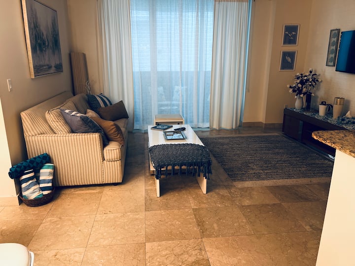 Awesome! 4 Min To The Beach! Best Mia Can Offer! - Sunny Isles Beach, FL