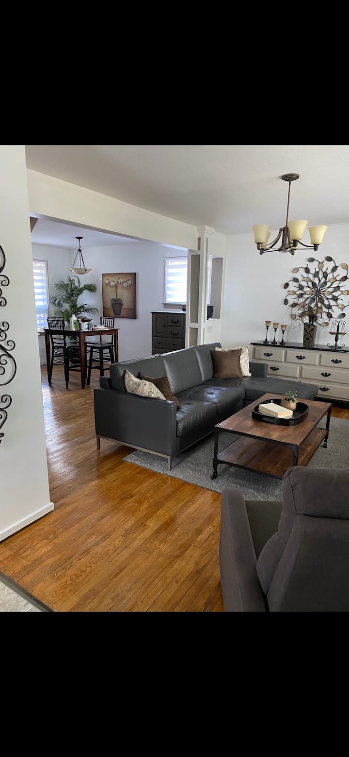 Cheerful 3 Bedroom Home.  Backs Onto Park. - Yorkton