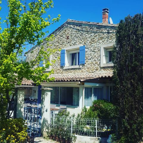 Provencal gîte Masqueyras with heated pool