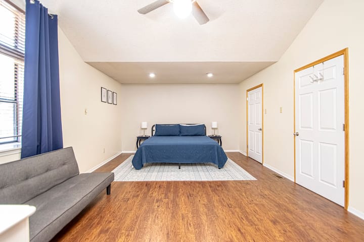 Master Bedroom: King bed