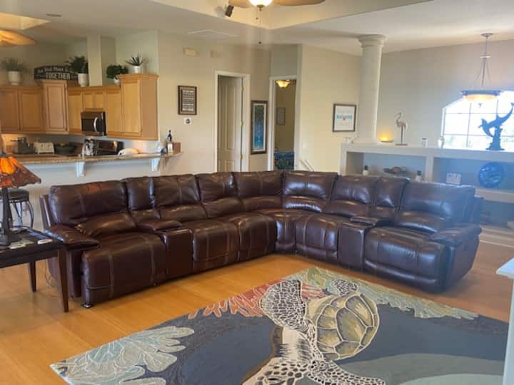 Luxury Waterfront W/ Garden Pool - Hernando Beach, FL