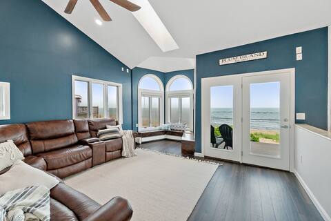 Coastal Modern Beachfront Chalet, sleeps 10+