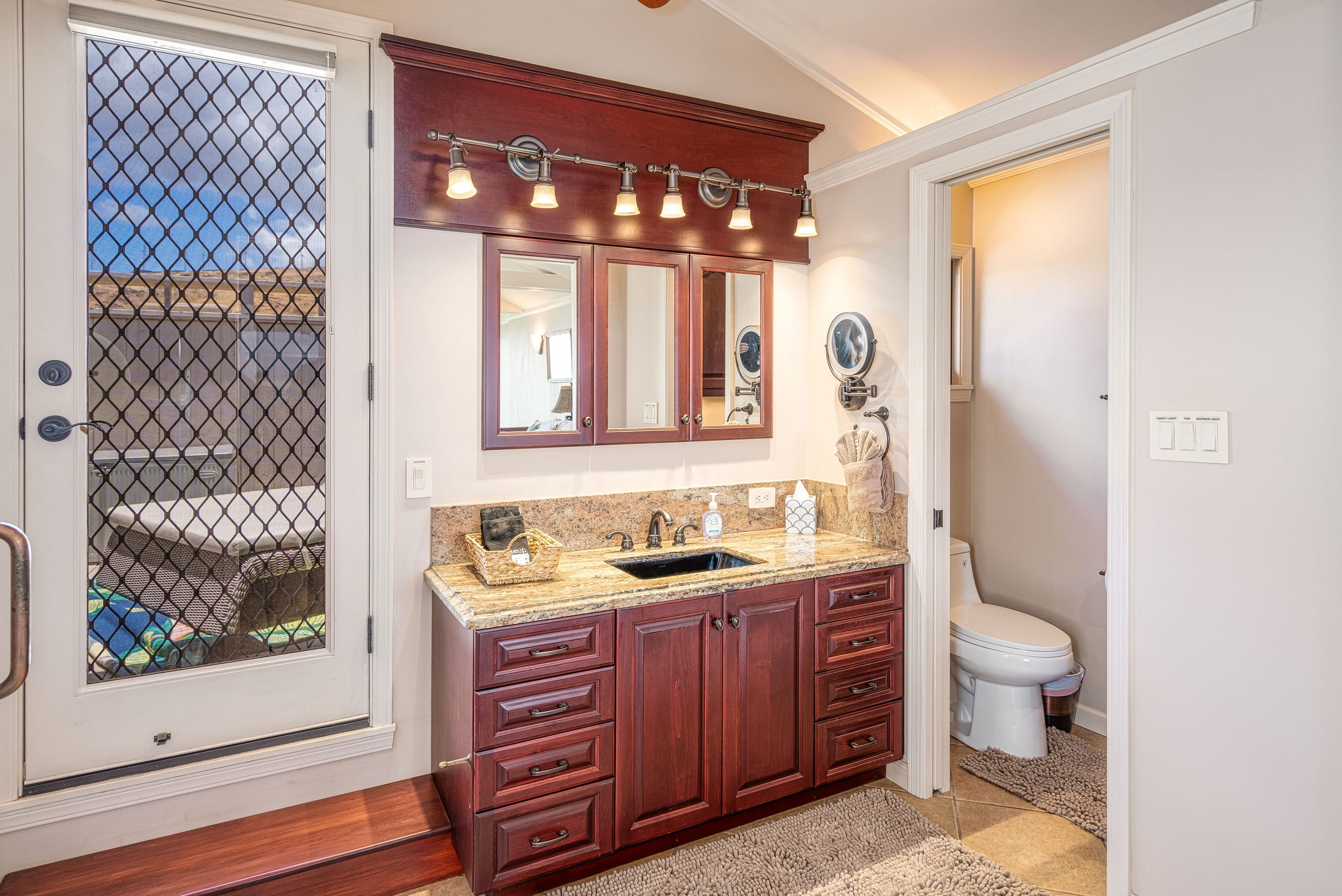 Condo in Wailuku · ★5.0 · 2 bedrooms · 3 beds · 2 baths - Image 21