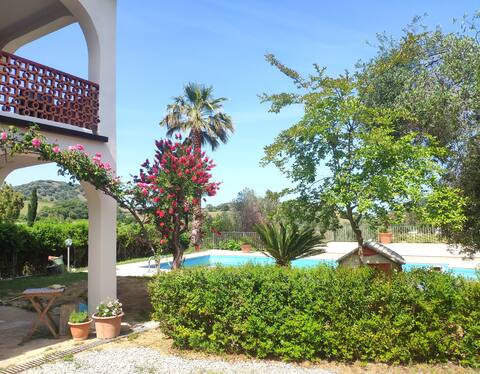 Countryside apartment with veranda and pool