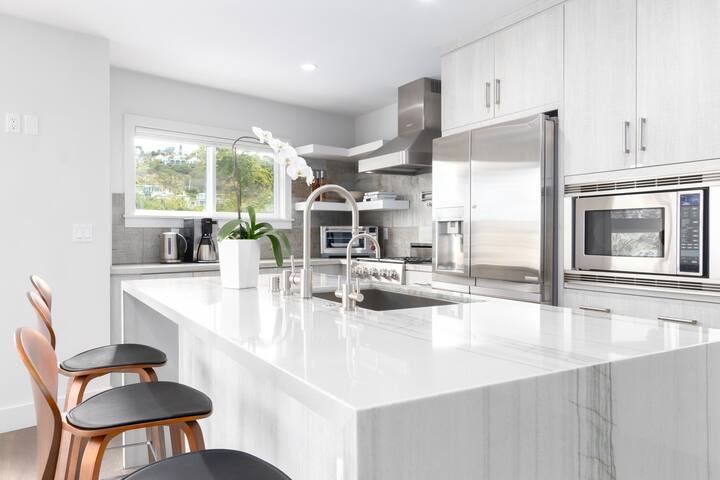 Luxury Home in the Heart of La Jolla gallery image 3