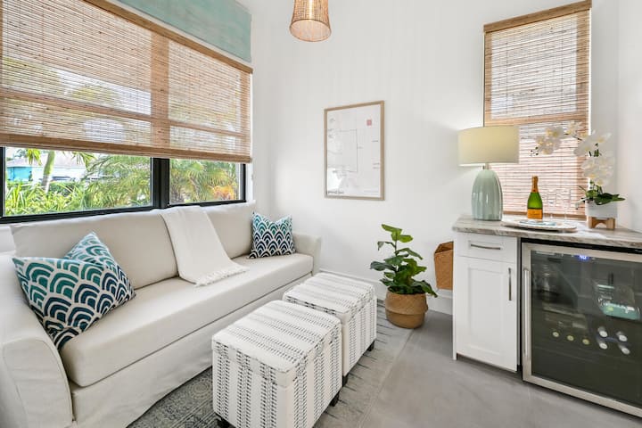 Stylish & Cozy ★ Walk to Beach ☀ Pool ♕ King Beds Houses for Rent in