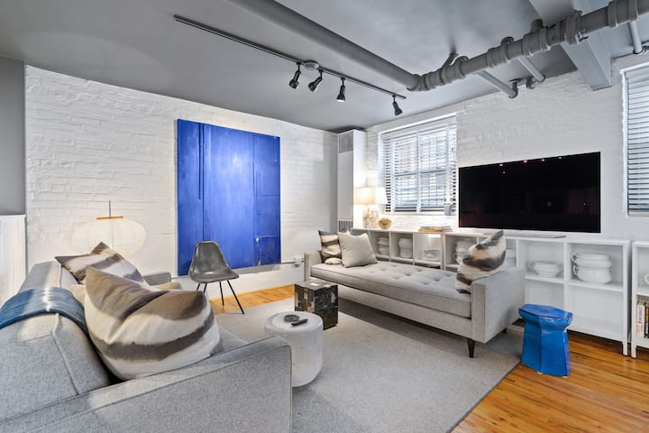 Quirky Quarters At Wrigley - Chicago, IL