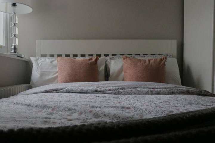 Four bedroom apartment in Central Ldn, Russel Sq gallery image 3