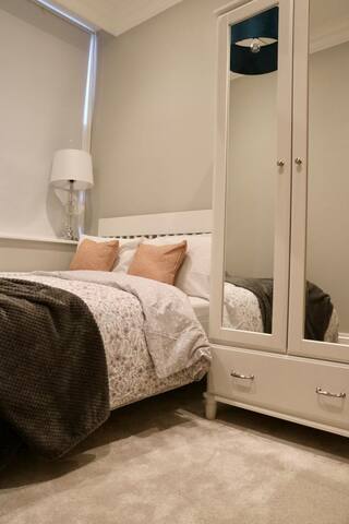 Four bedroom apartment in Central Ldn, Russel Sq gallery image 4