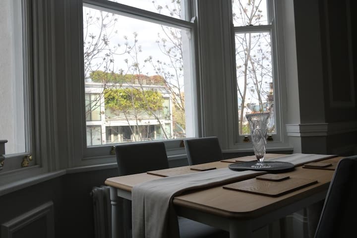 Four bedroom apartment in Central Ldn, Russel Sq