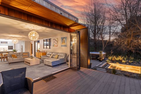 5 o'clock Somewhere: Private High-End Woodland