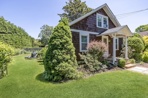 Classic Hamptons Cottage - Heart of Amagansett