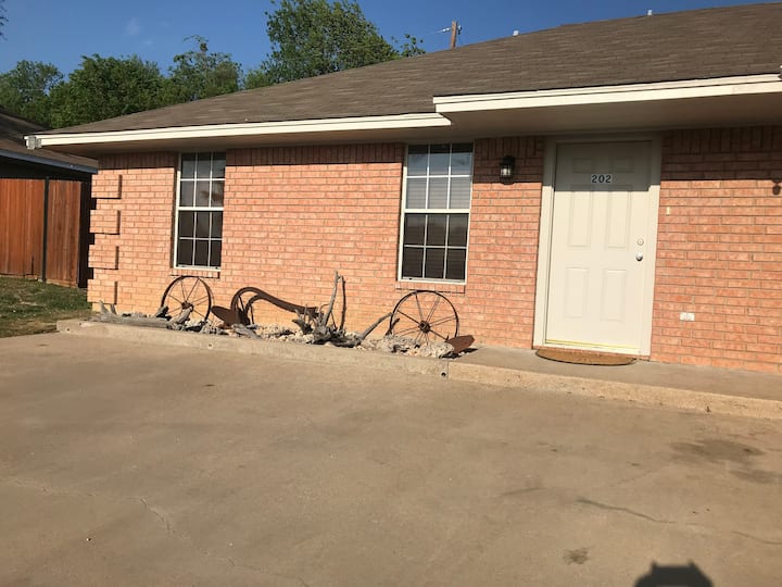 Adams Retreat Houses for Rent in Weatherford, Texas, United States