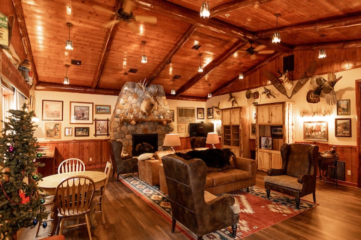 Northwoods Rustic Lodge Round Lake with Pontoon