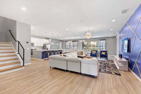 Popular Airbnb listing: Blue Paradise 15BR 11BA, Sleeps 36, Theater/GameRm in Loughman