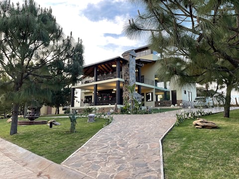 Luxury Cabin Puerta del Bosque Mazamitla, Jal