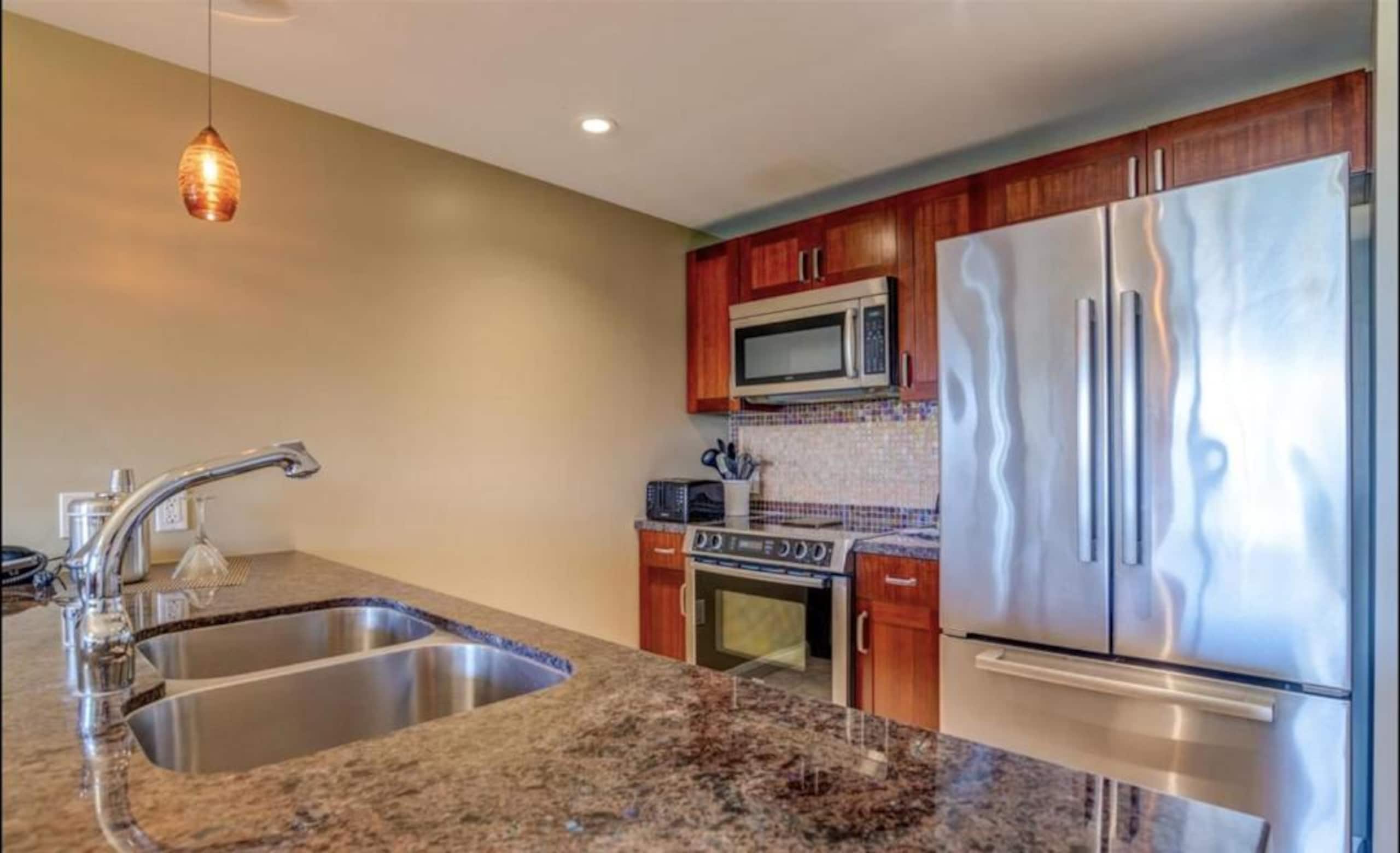 Condo in Lahaina · ★4.94 · 2 bedrooms · 1 bed · 1 bath - Image 6