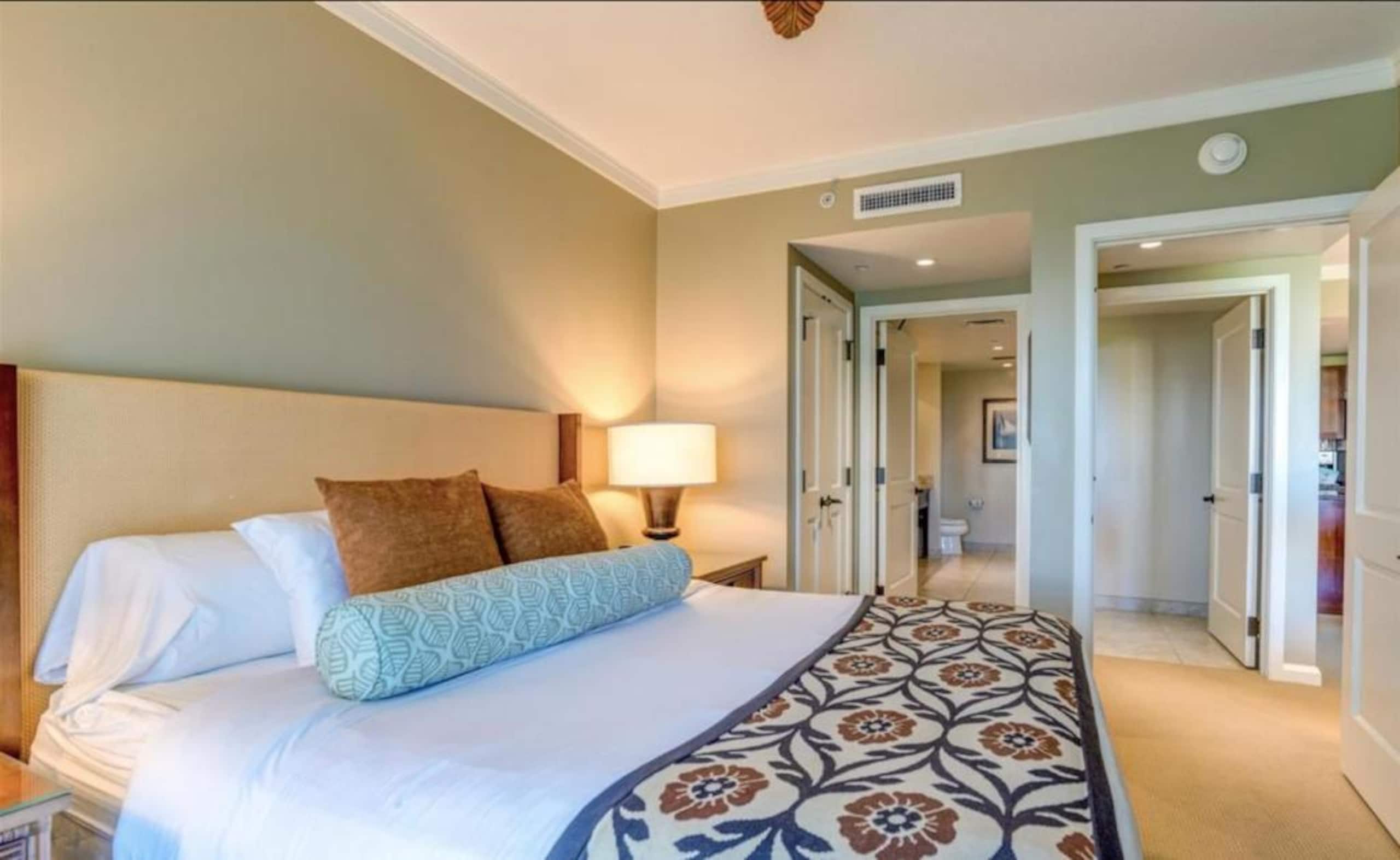 Condo in Lahaina · ★4.94 · 2 bedrooms · 1 bed · 1 bath - Image 10