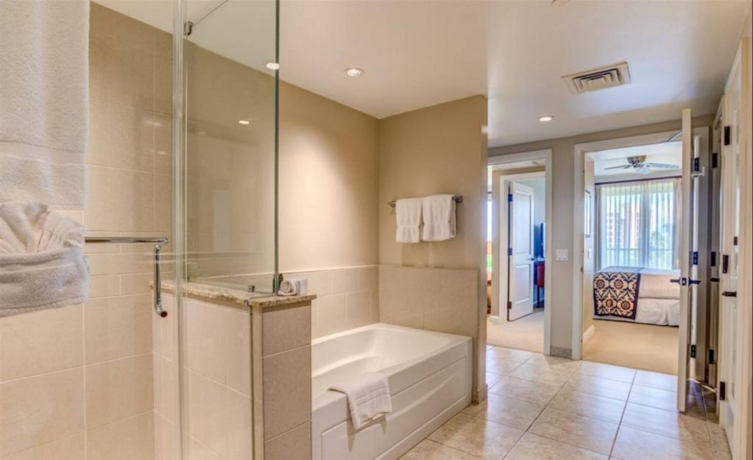 Condo in Lahaina · ★4.94 · 2 bedrooms · 1 bed · 1 bath - Image 14