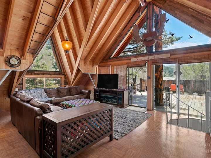 ***Magical Mountain Cabin with a River!*** Cabins for Rent in Kamas