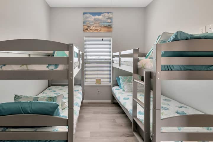 Your kids will enjoys watching movies after a long day at the beach. 