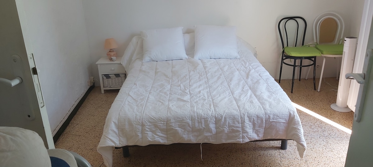 ห้องพร้อมเตียง 140 × 190