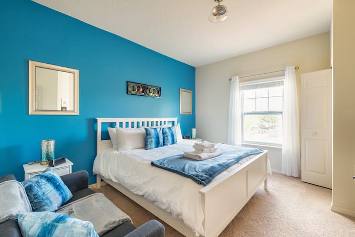 La chambre bleue : lit King Size au 2e étage 