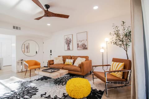 Luxe Mid Century Modern 2/BED  **HIGHLY UPGRADED**