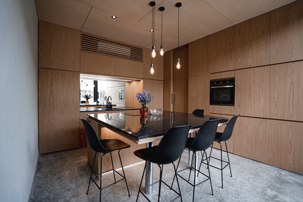 One Bedroom Townhouse Deluxe Pool by OXO in Canggu - Image 4